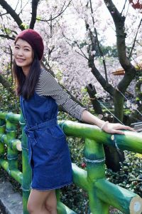 美丽人妻CC姐牛仔短裙光滑白皙美腿