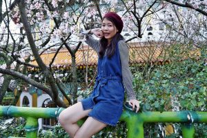 美丽人妻CC姐牛仔短裙光滑白皙美腿