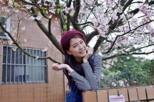 美丽人妻CC姐牛仔短裙光滑白皙美腿