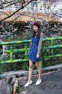 美丽人妻CC姐牛仔短裙光滑白皙美腿