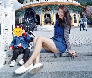 美丽人妻CC姐牛仔短裙光滑白皙美腿