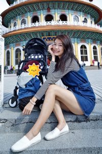 美丽人妻CC姐牛仔短裙光滑白皙美腿