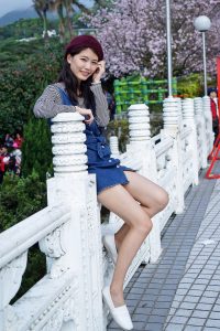 美丽人妻CC姐牛仔短裙光滑白皙美腿