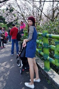 美丽人妻CC姐牛仔短裙光滑白皙美腿