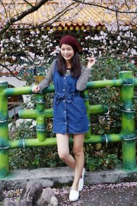 美丽人妻CC姐牛仔短裙光滑白皙美腿