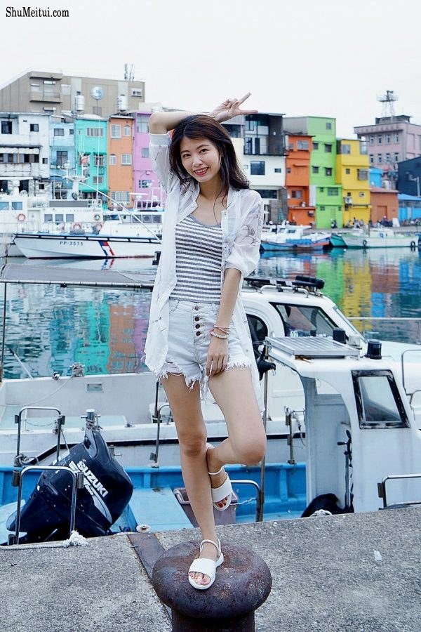 漂亮人妻CC姐渔村码头美腿秀[第12张/共77张]