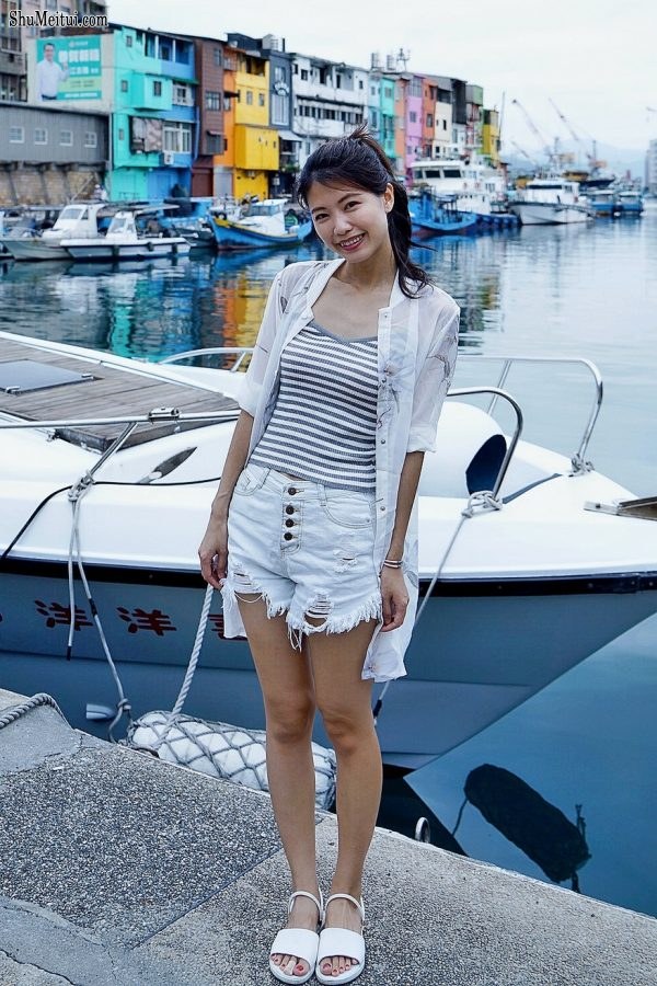 漂亮人妻CC姐渔村码头美腿秀[第34张/共77张]