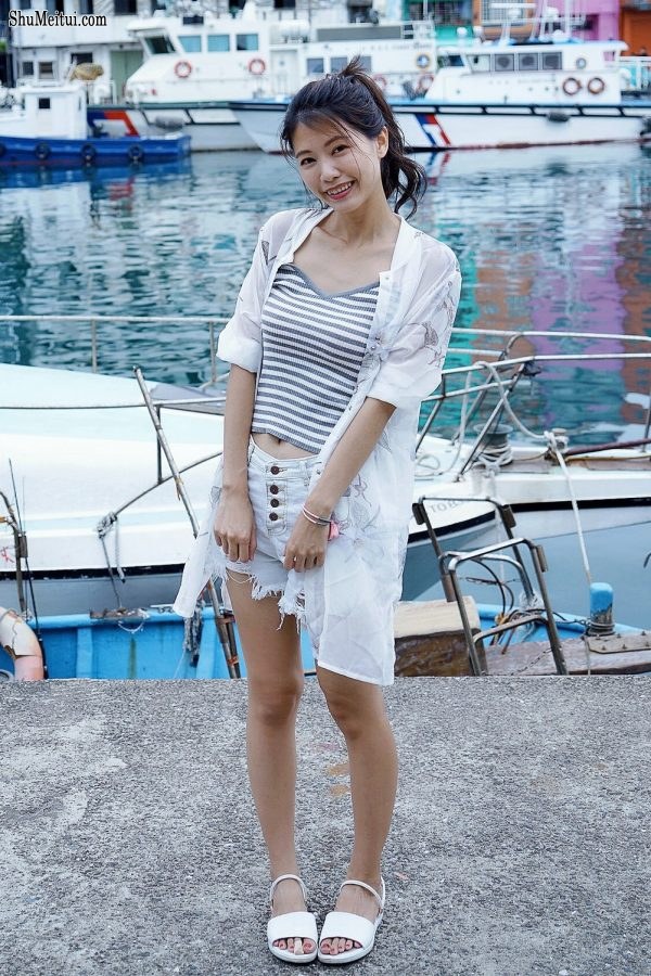 漂亮人妻CC姐渔村码头美腿秀[第46张/共77张]