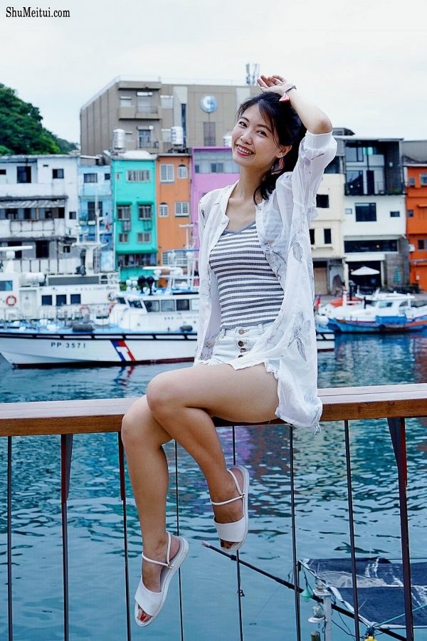 漂亮人妻CC姐渔村码头美腿秀[第57张/共77张]