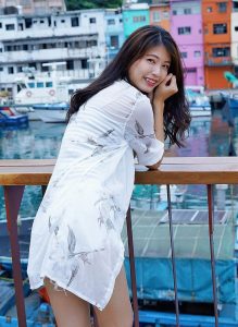 漂亮人妻CC姐渔村码头美腿秀