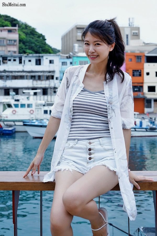 漂亮人妻CC姐渔村码头美腿秀[第61张/共77张]