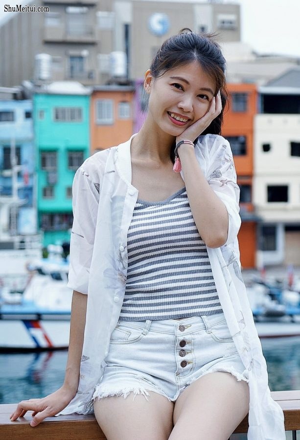 漂亮人妻CC姐渔村码头美腿秀[第63张/共77张]