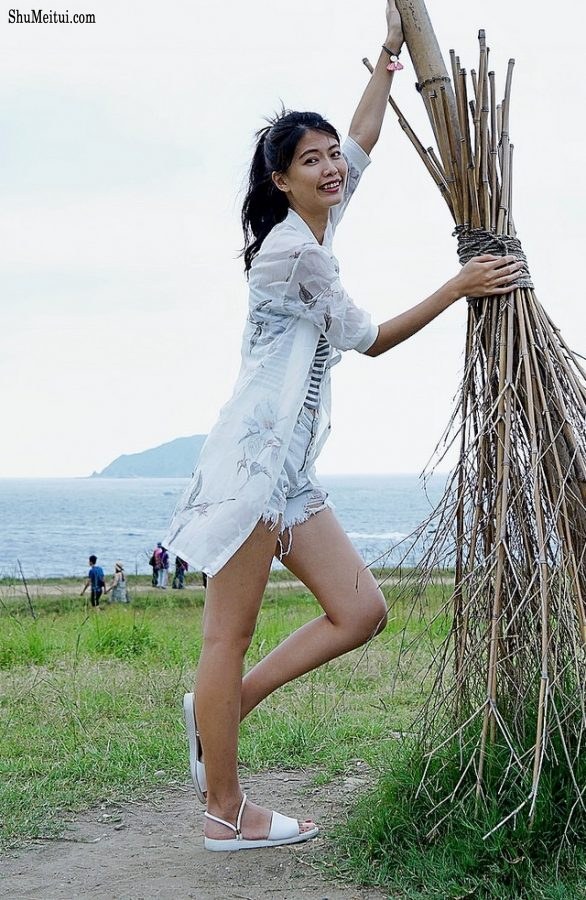 漂亮人妻CC姐渔村码头美腿秀[第68张/共77张]