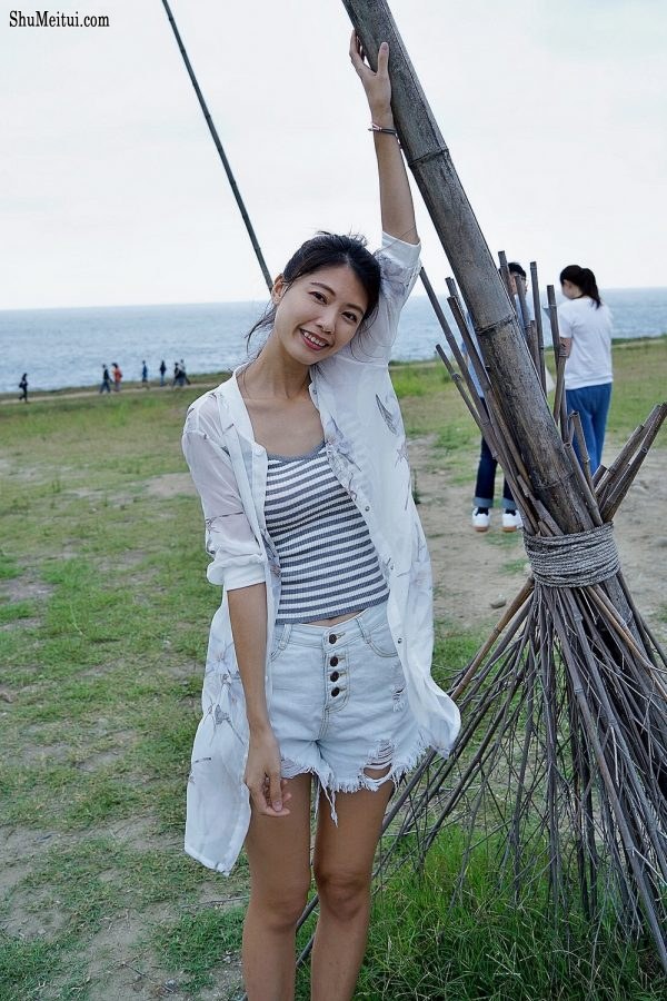 漂亮人妻CC姐渔村码头美腿秀[第70张/共77张]