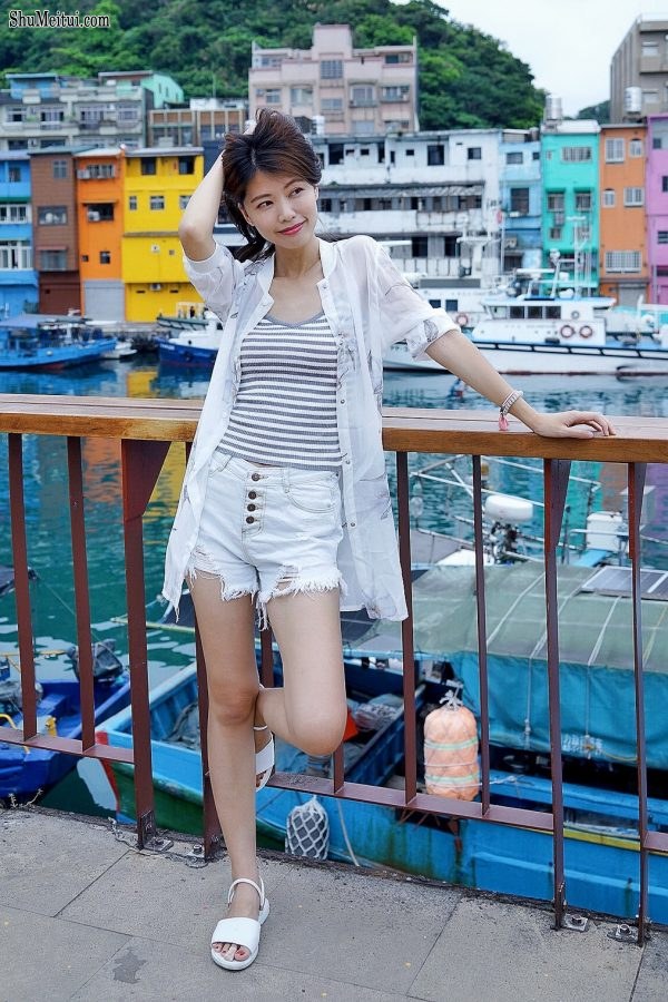 漂亮人妻CC姐渔村码头美腿秀[第8张/共77张]