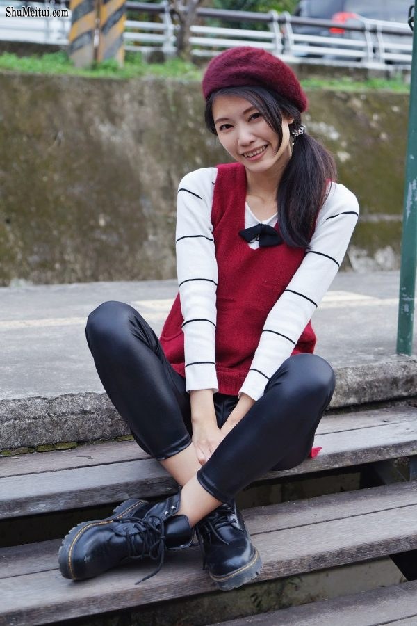 长腿美丽人妻CC姐穿紧身皮裤采摘草莓[第17张/共31张]