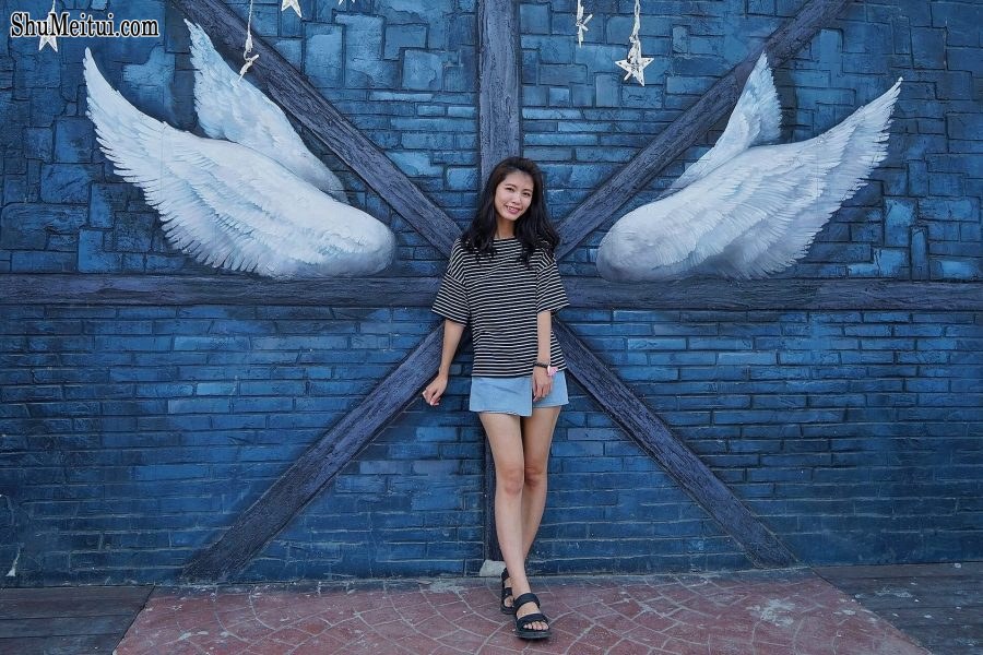 喜欢拍照片的CC姐外出翘二郎腿[第8张/共10张]