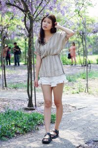 美丽人妻CC姐超短热裤能看到大腿根