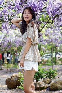 美丽人妻CC姐超短热裤能看到大腿根