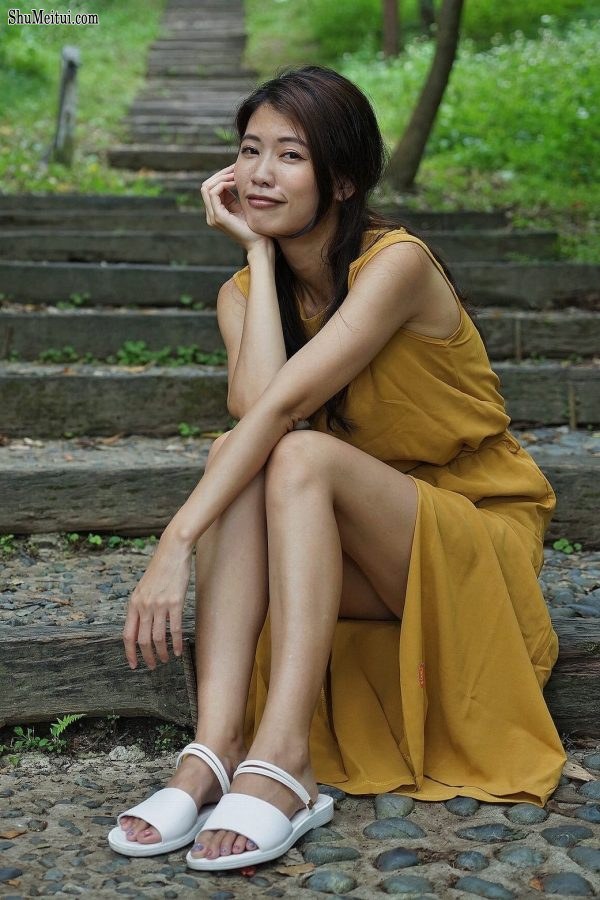 美腿人妻CC姐穿长裙不时把腿漏出来拍摄[第18张/共66张]