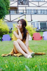 美腿人妻CC姐穿长裙不时把腿漏出来拍摄