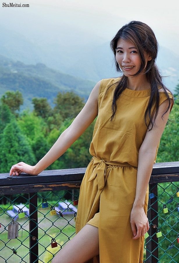 美腿人妻CC姐穿长裙不时把腿漏出来拍摄[第33张/共66张]