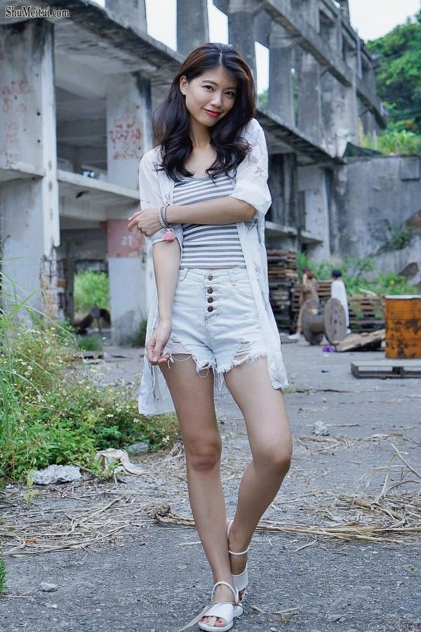美腿人妻CC姐废旧厂房拍摄短裤腿部线条十分优美[第18张/共67张]