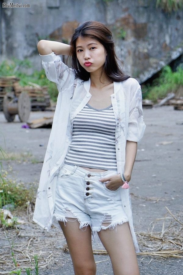 美腿人妻CC姐废旧厂房拍摄短裤腿部线条十分优美[第19张/共67张]