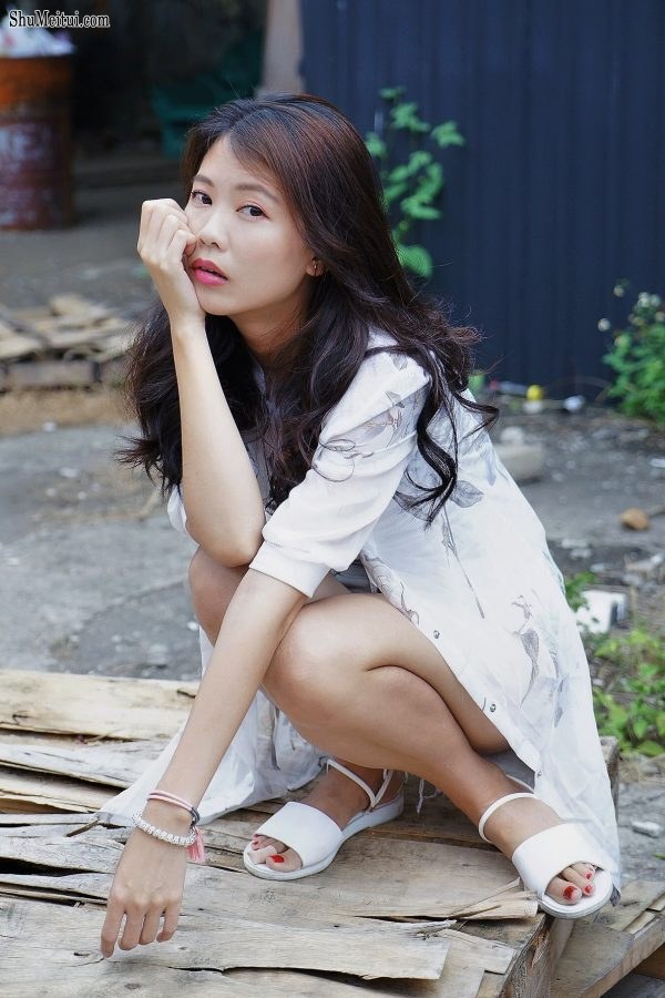 美腿人妻CC姐废旧厂房拍摄短裤腿部线条十分优美[第2张/共67张]