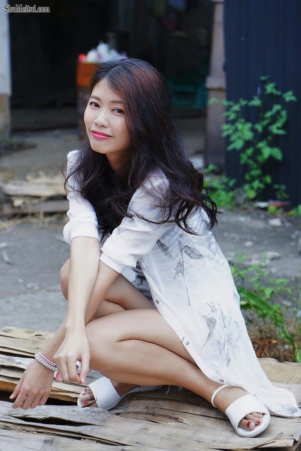 美腿人妻CC姐废旧厂房拍摄短裤腿部线条十分优美[第3张/共67张]