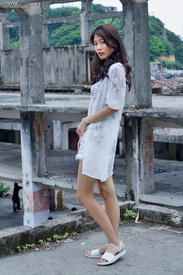 美腿人妻CC姐废旧厂房拍摄短裤腿部线条十分优美[第36张/共67张]