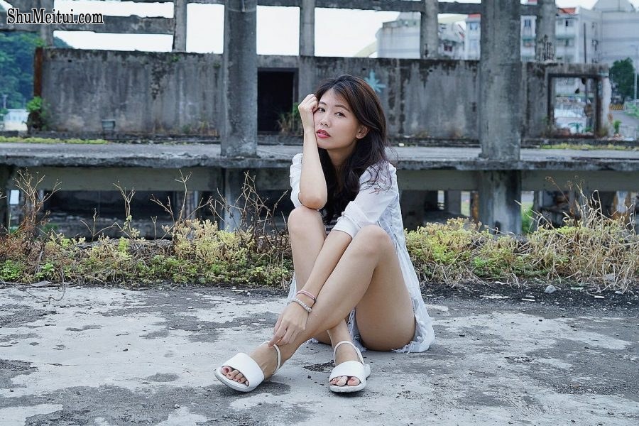 美腿人妻CC姐废旧厂房拍摄短裤腿部线条十分优美[第43张/共67张]