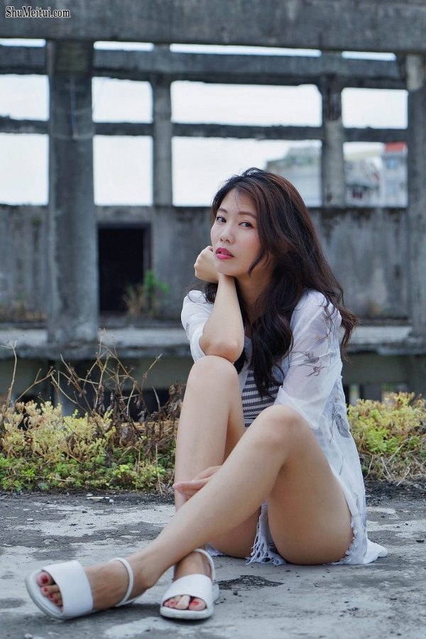 美腿人妻CC姐废旧厂房拍摄短裤腿部线条十分优美[第45张/共67张]