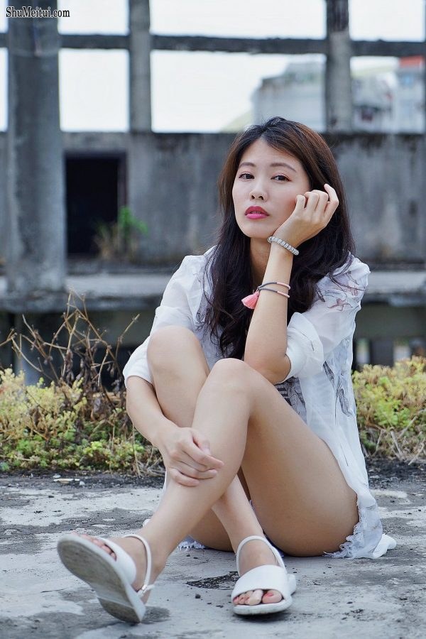 美腿人妻CC姐废旧厂房拍摄短裤腿部线条十分优美[第51张/共67张]