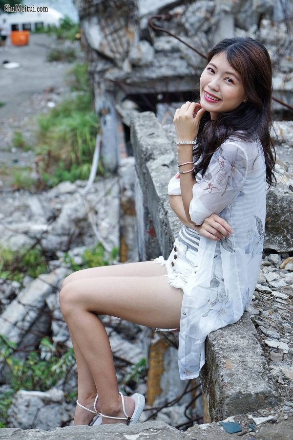 美腿人妻CC姐废旧厂房拍摄短裤腿部线条十分优美[第67张/共67张]