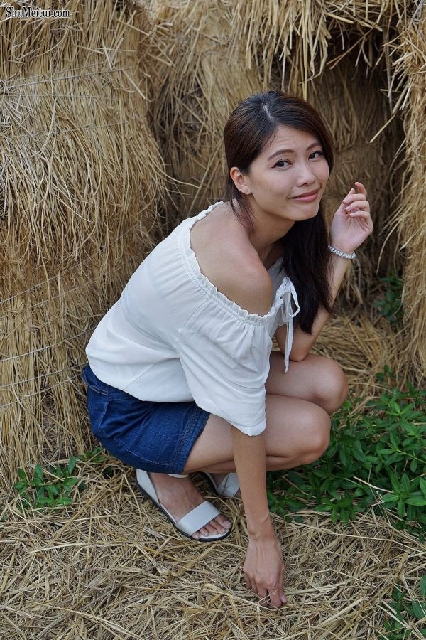 长腿人妻CC姐牛仔短裙公园拍摄[第1张/共37张]