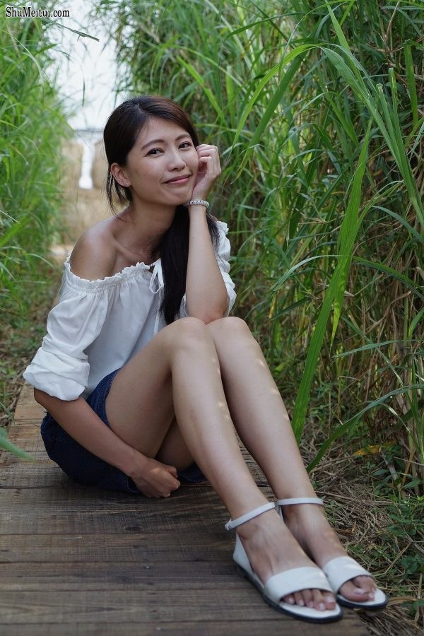 长腿人妻CC姐牛仔短裙公园拍摄[第10张/共37张]