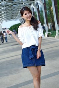 长腿人妻CC姐牛仔短裙公园拍摄