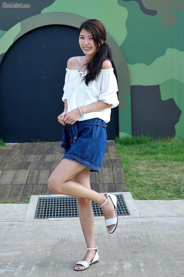 长腿人妻CC姐牛仔短裙公园拍摄[第16张/共37张]