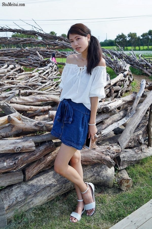 长腿人妻CC姐牛仔短裙公园拍摄[第17张/共37张]