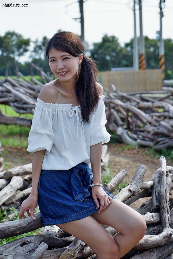 长腿人妻CC姐牛仔短裙公园拍摄[第20张/共37张]