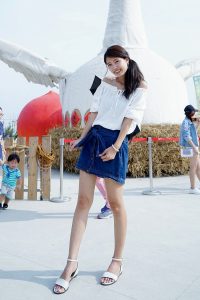 长腿人妻CC姐牛仔短裙公园拍摄