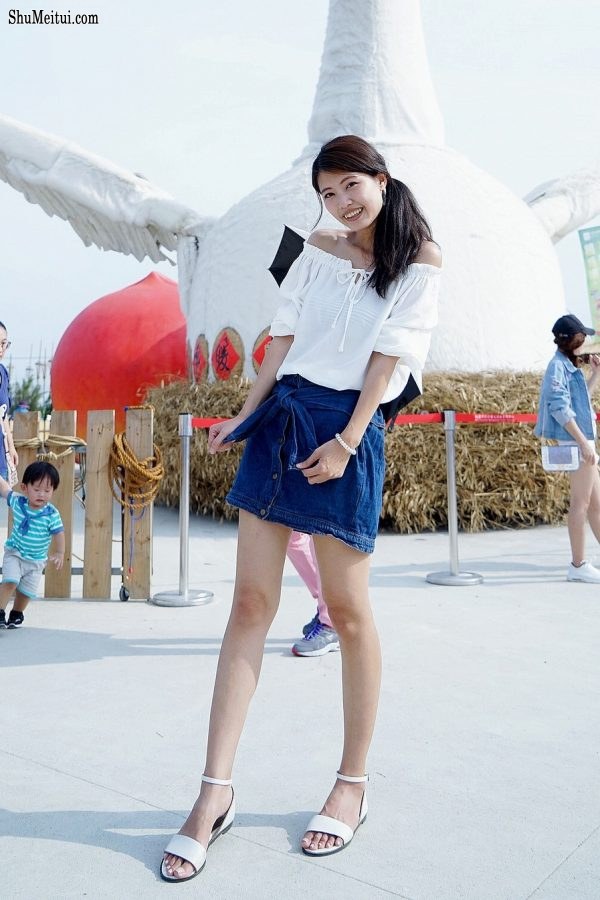 长腿人妻CC姐牛仔短裙公园拍摄[第21张/共37张]