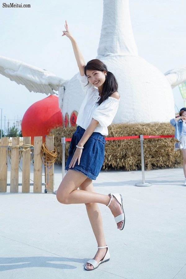 长腿人妻CC姐牛仔短裙公园拍摄[第22张/共37张]