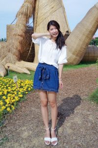 长腿人妻CC姐牛仔短裙公园拍摄