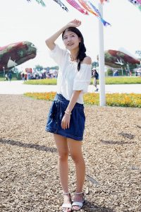 长腿人妻CC姐牛仔短裙公园拍摄