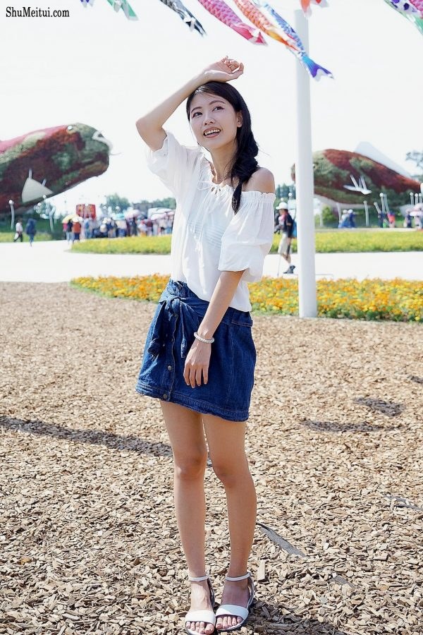 长腿人妻CC姐牛仔短裙公园拍摄[第32张/共37张]
