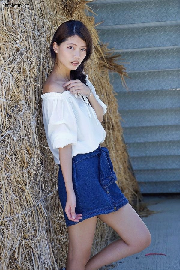 长腿人妻CC姐牛仔短裙公园拍摄[第33张/共37张]