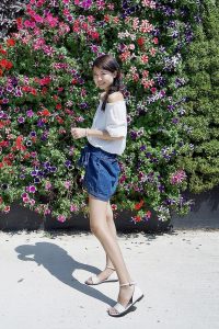 长腿人妻CC姐牛仔短裙公园拍摄