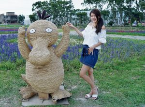 长腿人妻CC姐牛仔短裙公园拍摄